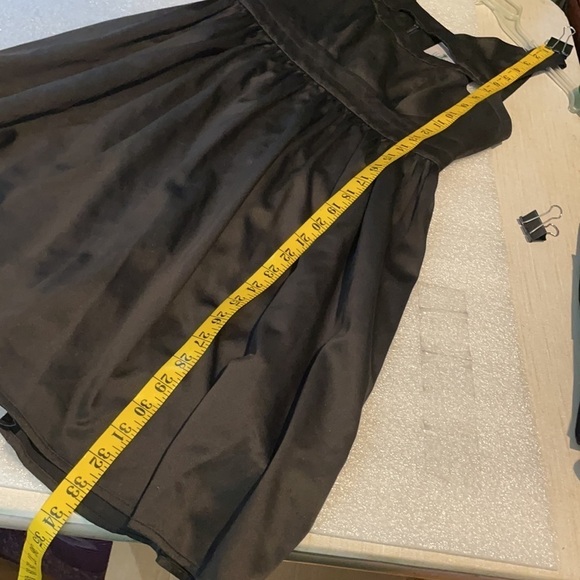 Black satin like dress with cutout size small from envy couture - Picture 10 of 10